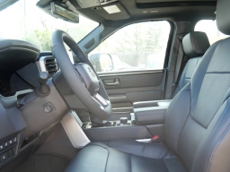 Toyota Sequoia Platinum 4WD (Natl) 2026