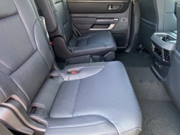 Toyota Sequoia Platinum 4WD (Natl) 2026