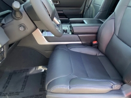 Toyota Sequoia Platinum 4WD (Natl) 2026