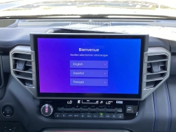 Toyota Sequoia Platinum 4WD (Natl) 2026