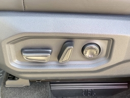 Toyota Sequoia Platinum 4WD (Natl) 2026