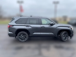 Toyota Sequoia Platinum 4WD (Natl) 2026