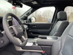 Toyota Sequoia Platinum 4WD (Natl) 2026