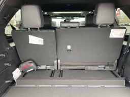 Toyota Sequoia Platinum 4WD (Natl) 2026