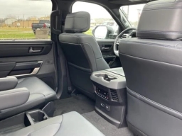 Toyota Sequoia Platinum 4WD (Natl) 2026