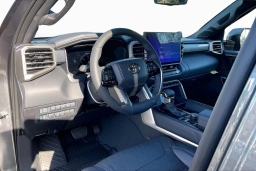 Toyota Sequoia Platinum 4WD (Natl) 2026