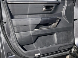 Toyota Sequoia Platinum 4WD (Natl) 2026