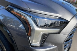 Toyota Sequoia Platinum 4WD (Natl) 2026