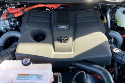 Toyota Sequoia Platinum 4WD (Natl) 2026