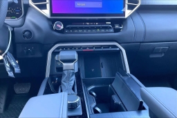 Toyota Sequoia Platinum 4WD (Natl) 2026