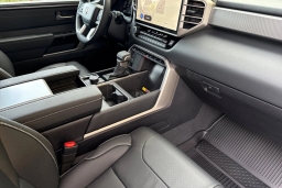 Toyota Sequoia Limited 4WD (Natl) 2026