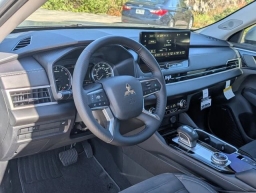 Mitsubishi Outlander SE FWD 2025