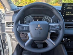 Mitsubishi Outlander SE FWD 2025