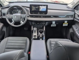 Mitsubishi Outlander SE FWD 2025