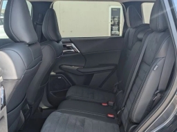 Mitsubishi Outlander SE FWD 2025