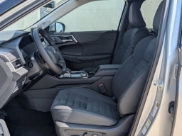 Mitsubishi Outlander SE FWD 2025