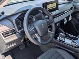 Mitsubishi Outlander SE FWD 2025