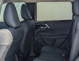 Mitsubishi Outlander SE FWD 2025