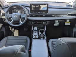 Mitsubishi Outlander SE FWD 2025