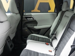 Mitsubishi Outlander SE FWD 2026