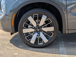 Mitsubishi Outlander SEL FWD 2025