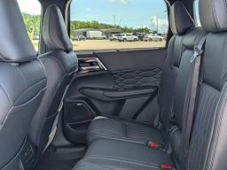 Mitsubishi Outlander SEL FWD 2025