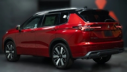 Mitsubishi Outlander SEL FWD 2025