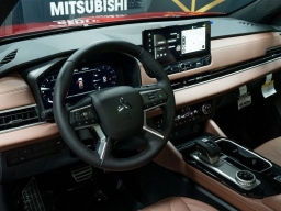 Mitsubishi Outlander SEL FWD 2025