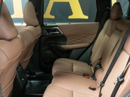 Mitsubishi Outlander SEL FWD 2025