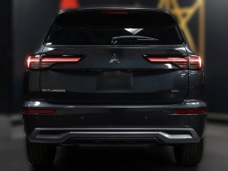 Mitsubishi Outlander SEL FWD 2026