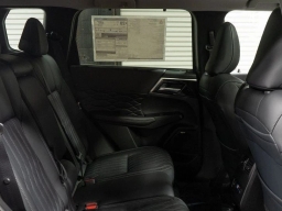 Mitsubishi Outlander SEL FWD 2026