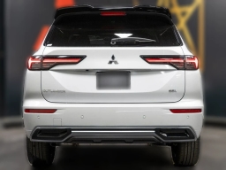 Mitsubishi Outlander SEL FWD 2026