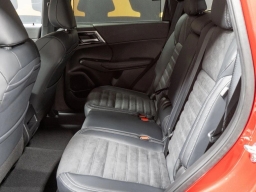 Mitsubishi Outlander Plug-In Hybrid SE S-AWC 2025