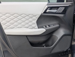 Mitsubishi Outlander Plug-In Hybrid SEL S-AWC 2025