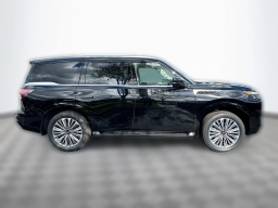 INFINITI QX80 LUXE AWD 2026