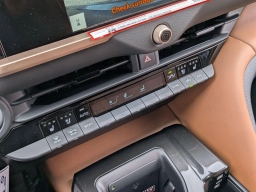 Toyota Crown Signia Limited AWD (Natl) 2026