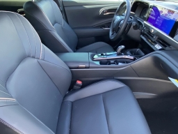 Toyota Crown Signia Limited AWD (Natl) 2025