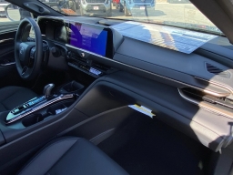 Toyota Crown Signia Limited AWD (Natl) 2025