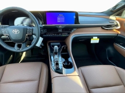 Toyota Crown Signia Limited AWD (Natl) 2026