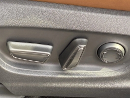 Toyota Crown Signia Limited AWD (Natl) 2026