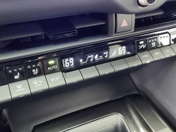 Toyota Crown Signia Limited AWD (Natl) 2026