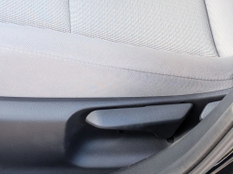 Toyota Prius LE (Natl) 2026