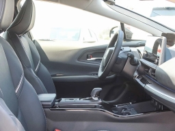 Toyota Prius XLE (Natl) 2026