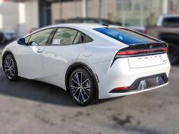 Toyota Prius XLE (Natl) 2026