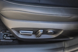 Toyota Prius XLE (Natl) 2026