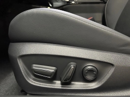 Toyota Prius XLE (Natl) 2026