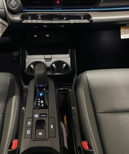 Toyota Prius XLE (Natl) 2026