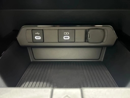 Toyota Prius XLE (Natl) 2026