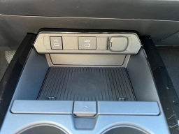 Toyota Prius Limited (Natl) 2026