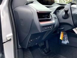 Toyota Prius Plug-In Hybrid SE (Natl) 2026